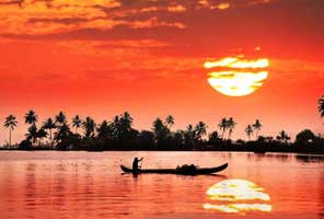  Kerala backwaters cruise tour